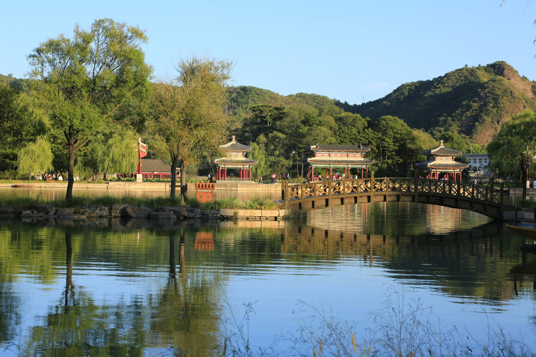 餐：满清八大碗、木兰秋狝庆功宴
住：承德准三宾馆
(有空调、独立卫生间、2-3人标间）
出行：空调大巴、专业持证导游
游：景点参观时间充裕
购：纯玩无购物，不以任何理由擦边购物店

                   安心出行，品质保证